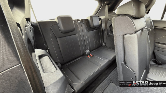 Used 2023 Volkswagen Tiguan SE R-Line FWD image 29