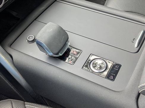 Used 2023 Land Rover Discovery HSE R-Dynamic AWD/4WD image 16