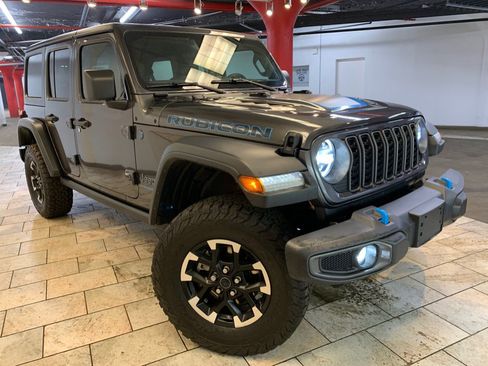 Used 2024 Jeep Wrangler Unlimited Rubicon 4xe w/ Convenience Group AWD/4WD image 2