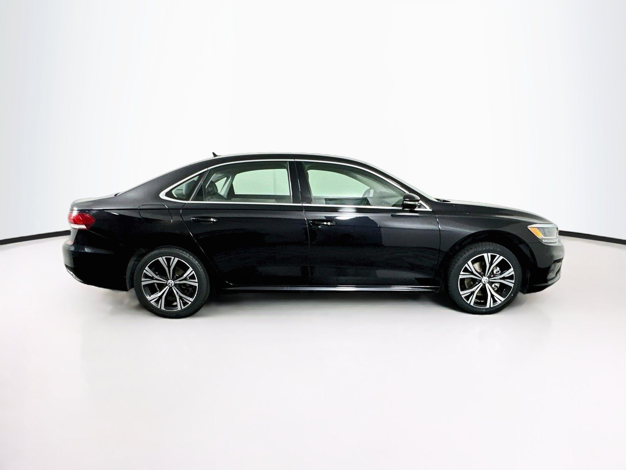 Used 2022 Volkswagen Passat 2.0T SE FWD image 10