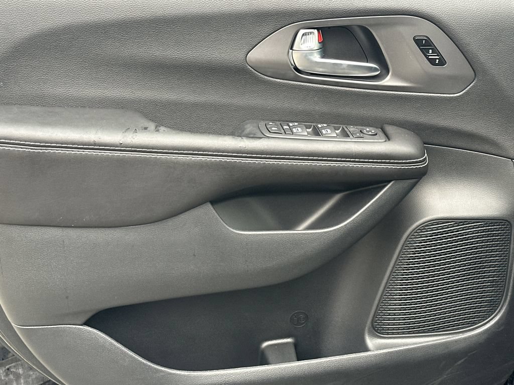 New 2026 Chrysler Pacifica Select FWD image 10