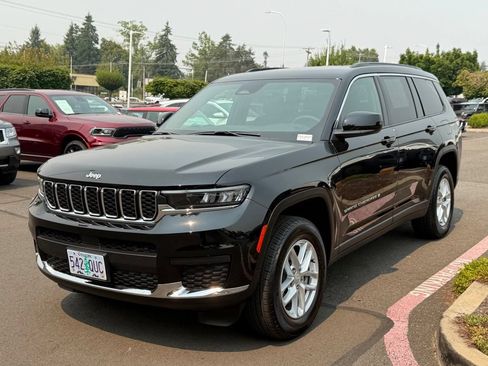 Used 2025 Jeep Grand Cherokee L Laredo w/ Luxury Tech Group I AWD/4WD image 4