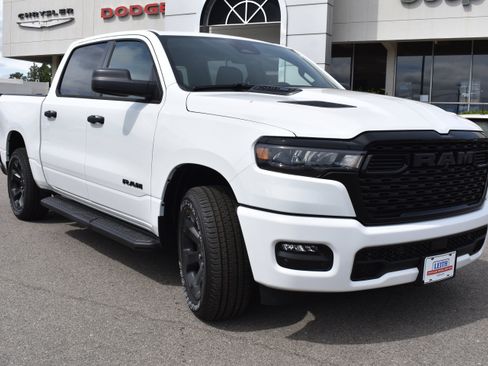 New 2026 RAM 1500 Express AWD/4WD image 3
