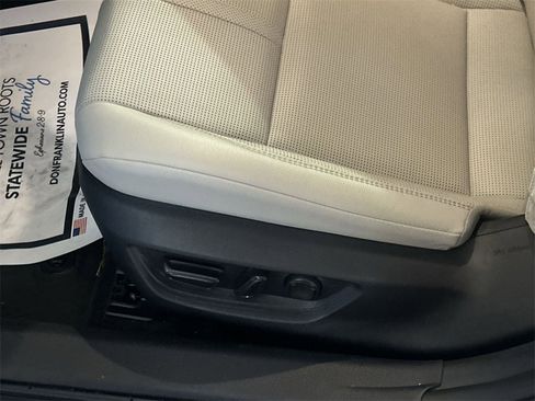 Used 2025 Toyota Camry XLE image 18