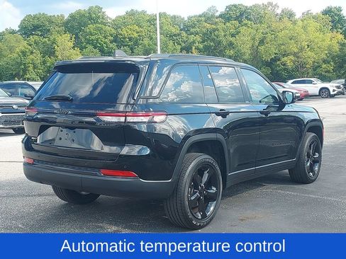 Used 2023 Jeep Grand Cherokee Altitude AWD/4WD image 5