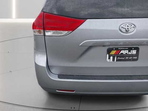 Used 2013 Toyota Sienna LE w/ Towing Pkg image 38