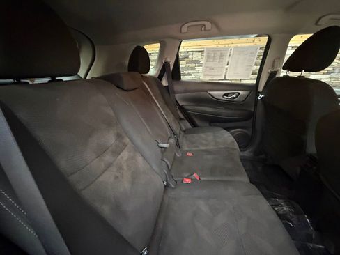 Used 2016 Nissan Rogue SV w/ SV Premium Package image 32