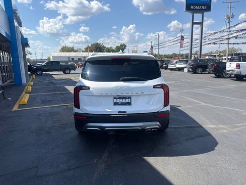 Used 2022 Kia Telluride EX w/ EX Premium Package FWD image 5