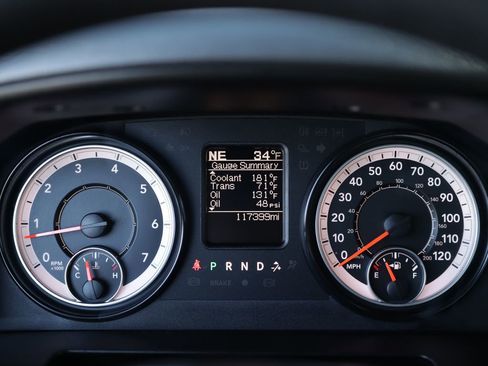 Used 2018 RAM 2500 Tradesman w/ Chrome Appearance Group image 12