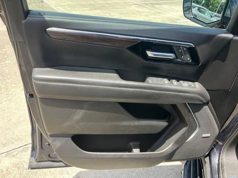 Used 2025 Chevrolet Tahoe Premier RWD image 11