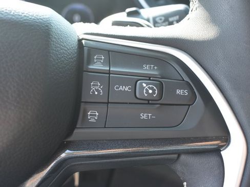 Used 2023 Jeep Grand Cherokee Altitude RWD image 20