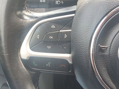 Used 2018 Jeep Compass Latitude FWD image 35