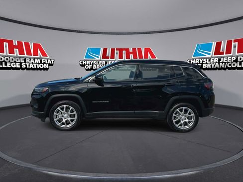 Used 2023 Jeep Compass Latitude w/ Sun and Sound Group AWD/4WD image 5