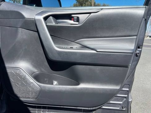 Used 2025 Toyota RAV4 XLE FWD image 29