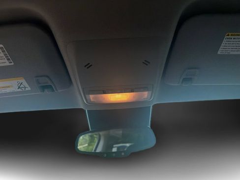 Used 2020 Chevrolet Trax LT w/ LT Convenience Package FWD image 15