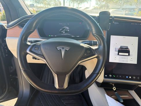 Used 2020 Tesla Model X Long Range image 17