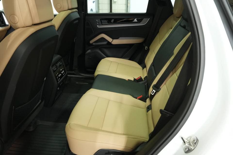 Certified 2026 Porsche Cayenne AWD/4WD image 28