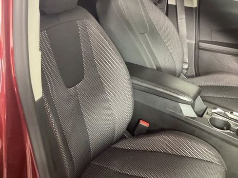 Used 2017 Chevrolet Equinox LT image 17