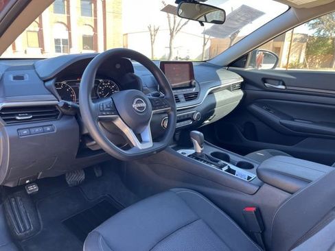 Used 2025 Nissan Altima 2.5 SV image 14