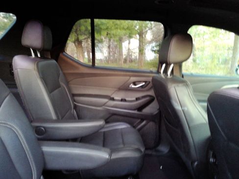 Certified 2023 Chevrolet Traverse LT w/ LT Premium Package AWD/4WD image 19