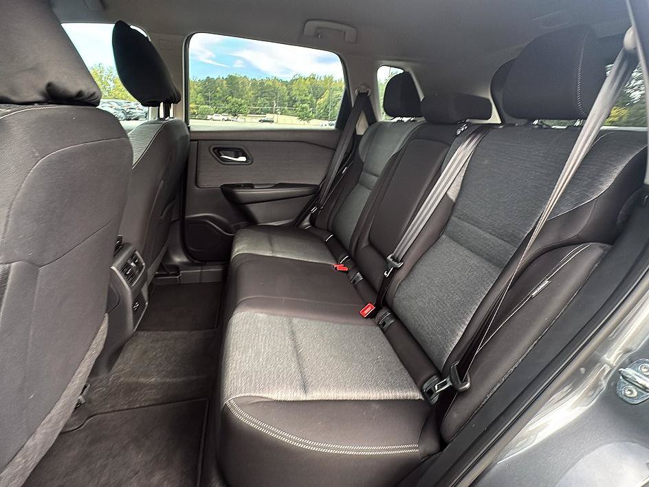Certified 2023 Nissan Rogue SV FWD image 18