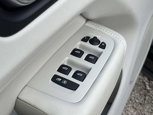 Used 2025 Volvo XC60 T8 Plus w/ Protection Package Premier image 25