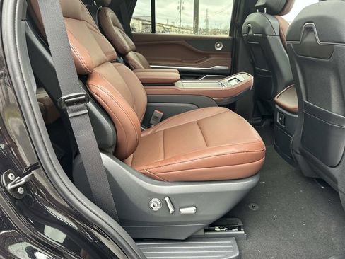 New 2026 Lincoln Navigator Reserve image 15