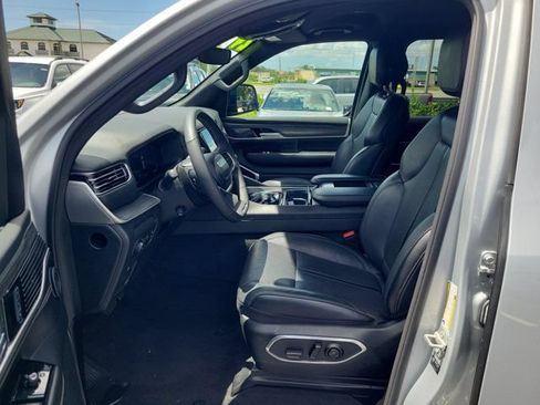 Used 2024 Jeep Wagoneer Series II w/ Flexible Seating Group RWD image 16