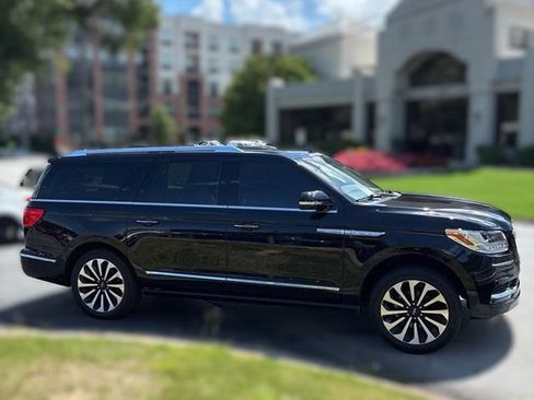 Used 2020 Lincoln Navigator L Reserve w/ Luxury Package RWD image 2