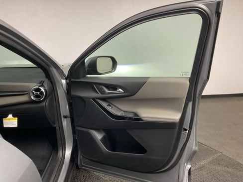 New 2026 Chevrolet Equinox LT w/ Convenience Package II FWD image 21