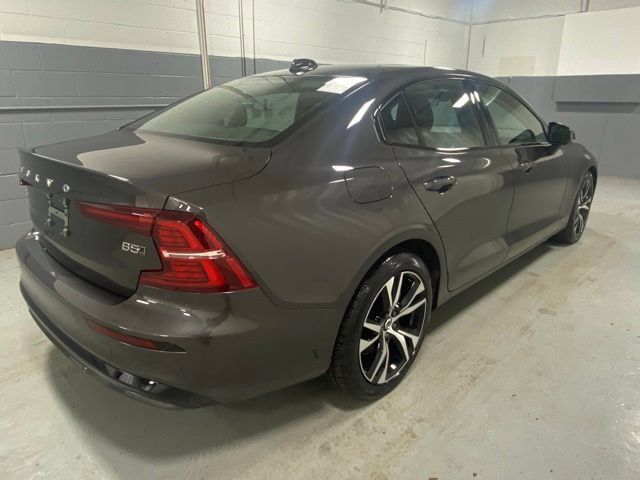 Used 2025 Volvo S60 B5 Core AWD/4WD image 3