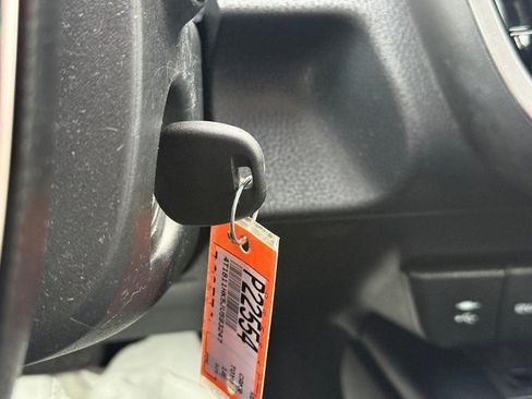 Used 2018 Toyota Camry SE image 30