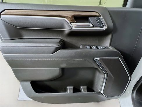 Used 2025 Chevrolet Silverado 1500 LT image 30