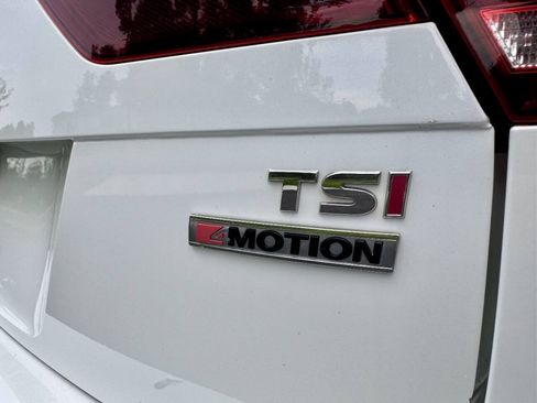 Used 2018 Volkswagen Tiguan SE AWD/4WD image 29