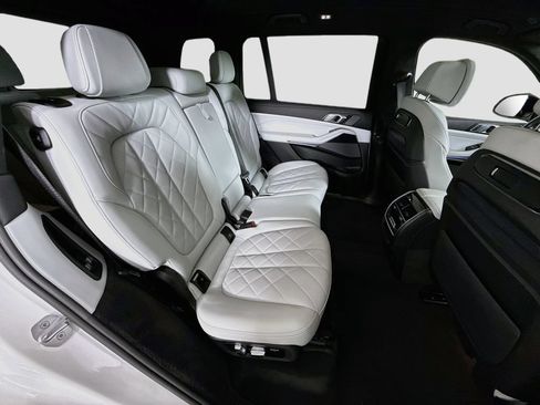Used 2026 BMW X7 xDrive40i AWD/4WD image 28