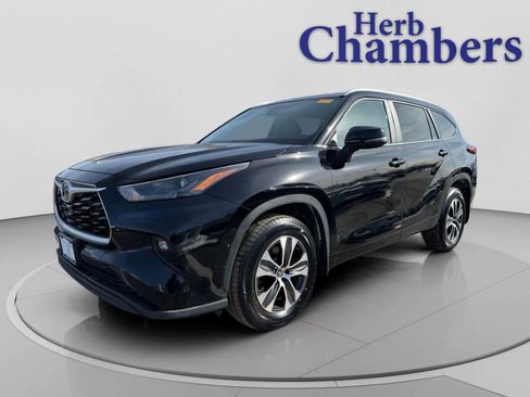 Used 2023 Toyota Highlander XLE image 10