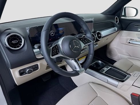 Used 2026 Mercedes-Benz GLB 250 4MATIC image 9