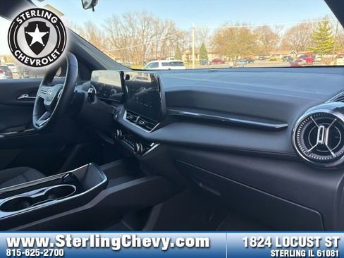 Used 2025 Chevrolet Equinox LT image 11