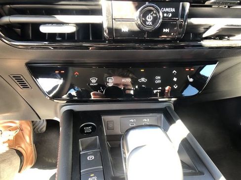 New 2026 Nissan Kicks SR w/ Cold Weather Package image 18