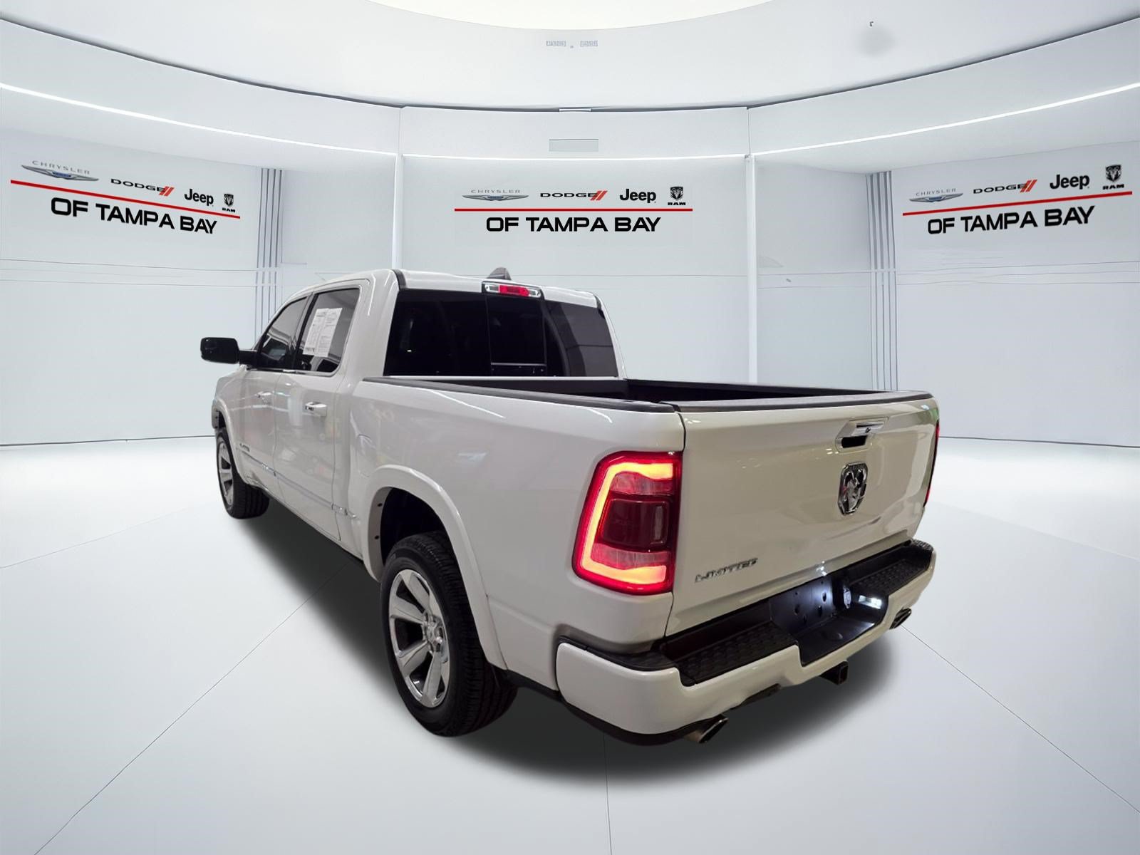 Used 2022 RAM 1500 Limited w/ Body Color Bumper Group AWD/4WD image 4