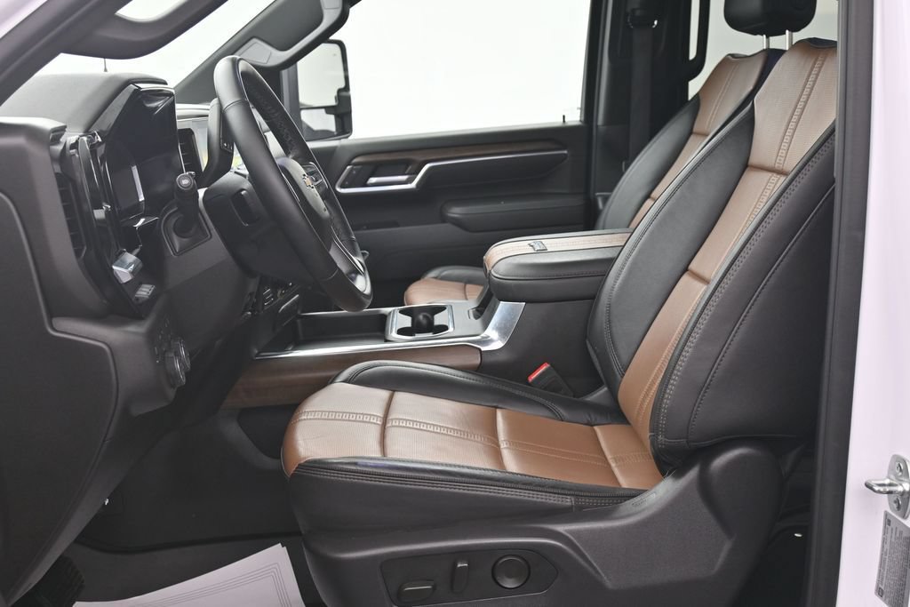 Certified 2025 Chevrolet Silverado 3500 High Country AWD/4WD image 10