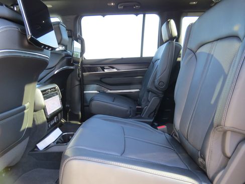 New 2026 Jeep Grand Wagoneer Summit image 16