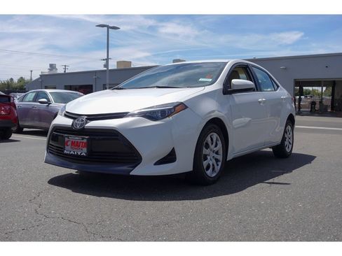 Used 2018 Toyota Corolla LE FWD image 8