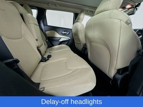 Used 2017 Jeep Cherokee Latitude w/ Comfort/Convenience Group image 35