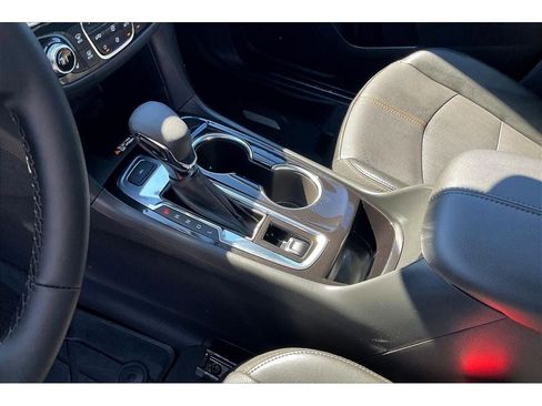 Used 2024 Chevrolet Equinox Premier image 19