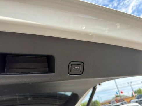 Used 2024 Chevrolet Traverse LS FWD image 17