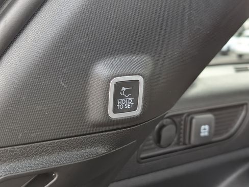 Used 2025 Jeep Grand Cherokee Limited image 19