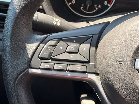 Used 2025 Nissan Altima 2.5 SV FWD image 13