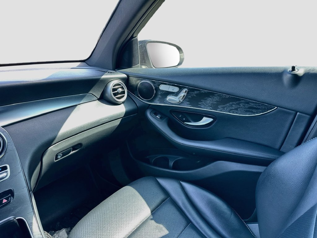 Used 2018 Mercedes-Benz GLC 300 4MATIC image 23