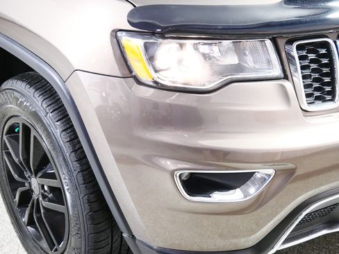 Used 2019 Jeep Grand Cherokee Limited AWD/4WD image 16